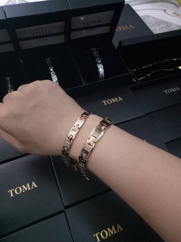 vong tay toma nam nu vang 1