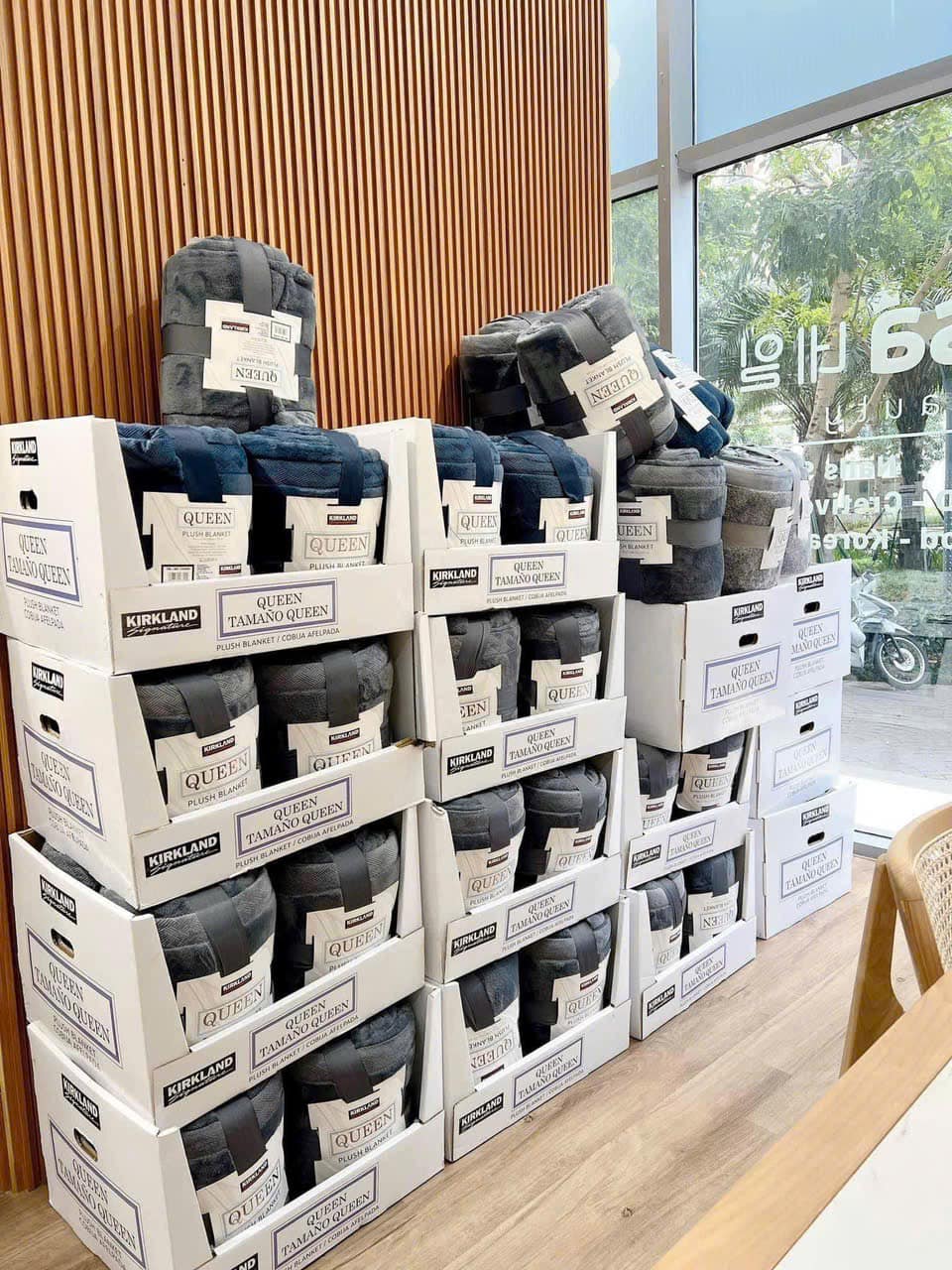 {Chính Hãng} Chăn Lông Cừu Kirkland Plush Blanket Queen Nặng 3,2kg, 248 x 233cm, Mềm Mại Ấm Áp Mùa Đông, Giữ Nhiệt Tốt, Dày Dặn, Quà Tặng Gia Đình Cha Mẹ Ông Bà Người Thân Gia Đình, Xuất Xứ Nhật Bản. 2 chan long cuu kirkland 11